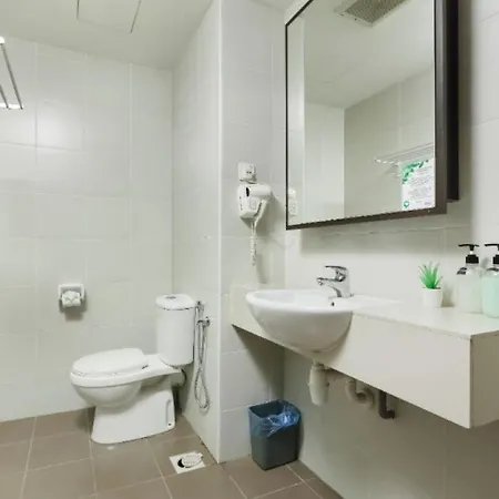 Bayu Marina Residence 3 Mins Away Mid Valley Southkey Johor Bahru Exterior photo